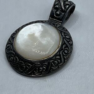 Sterling Silver pendant Celtic knot border MOP inlay. Stamped
